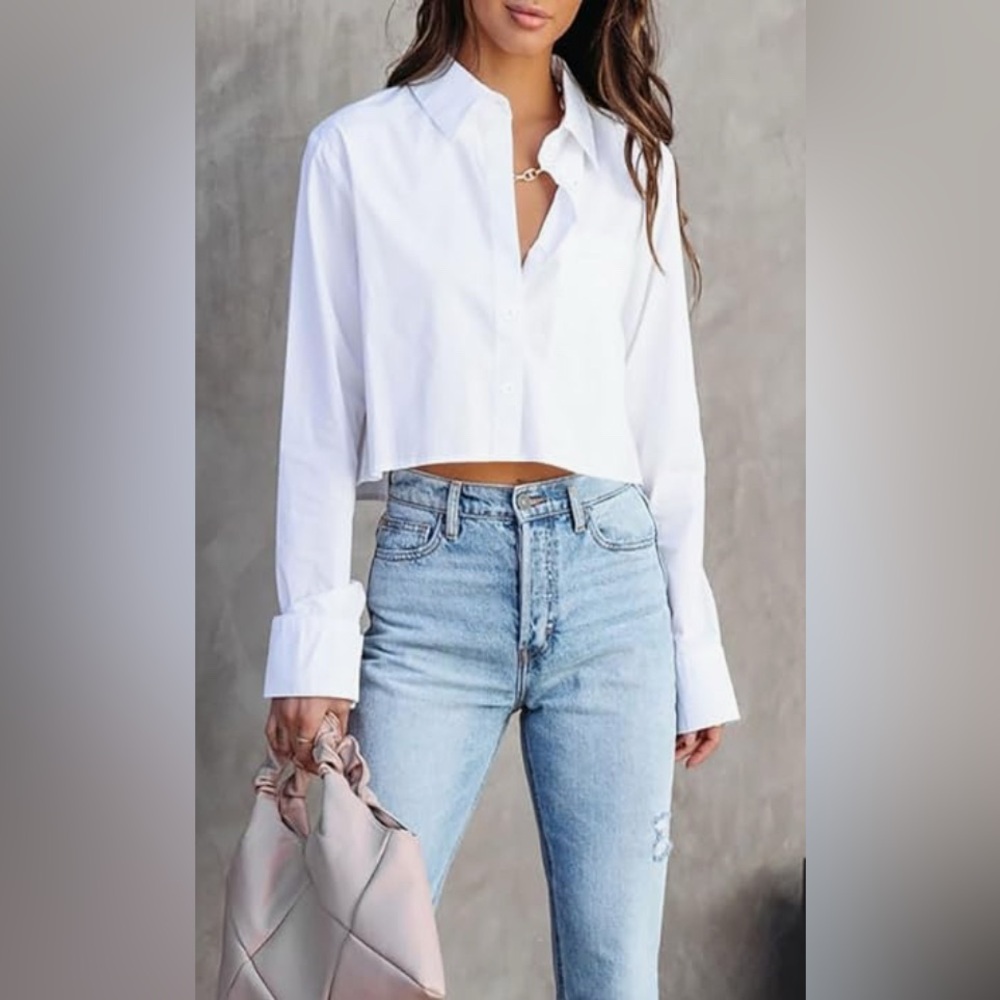 nwt- Small Kahlana White Cropped 
Classic Button-Up Shirt
Casual  Oversized Fit